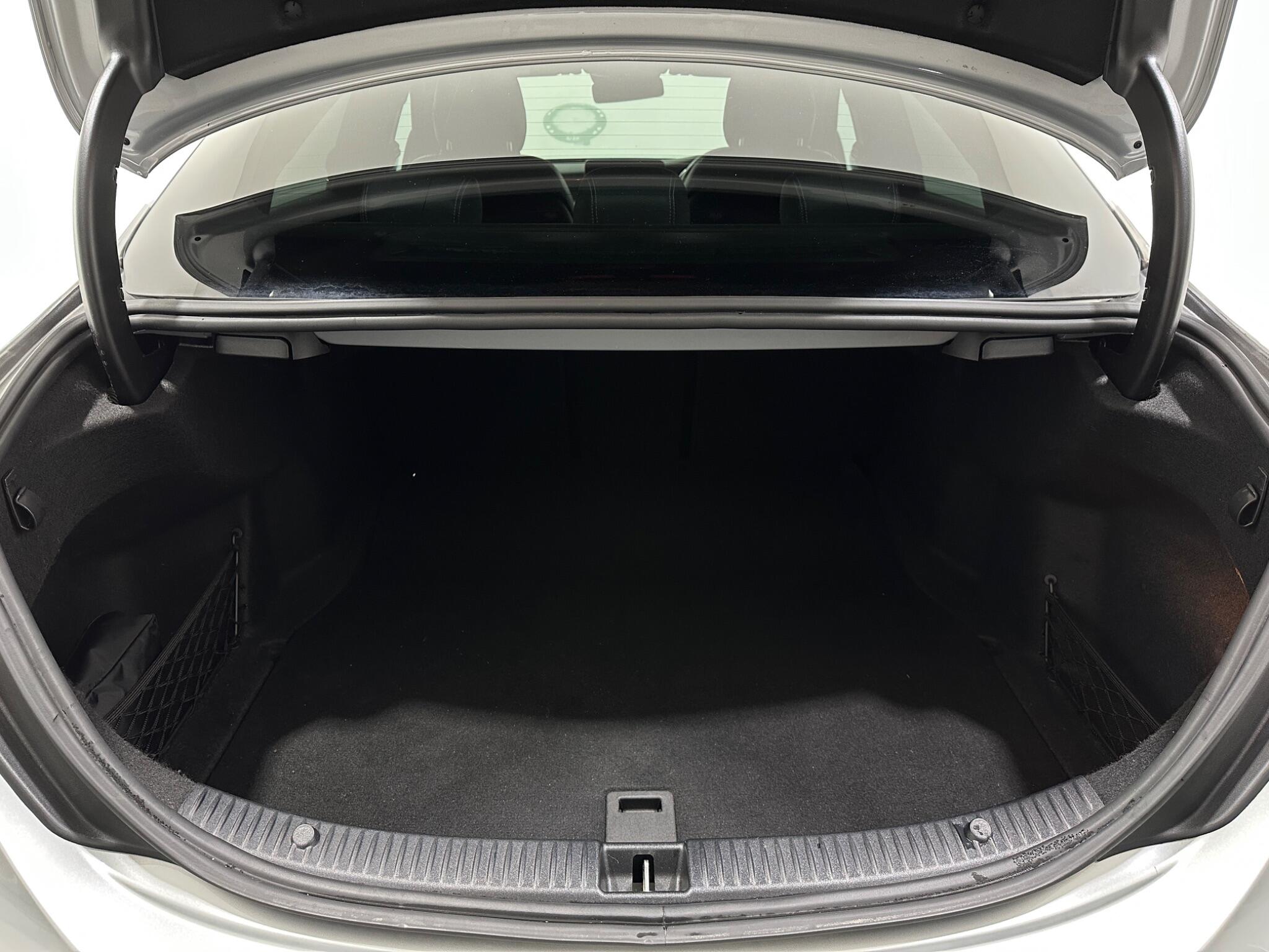 Mercedes-Benz C-Class view 49