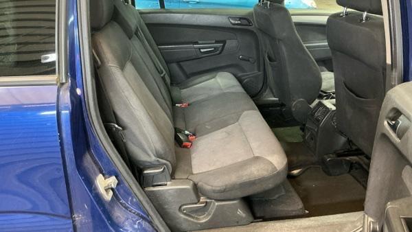 Vauxhall Zafira view 10