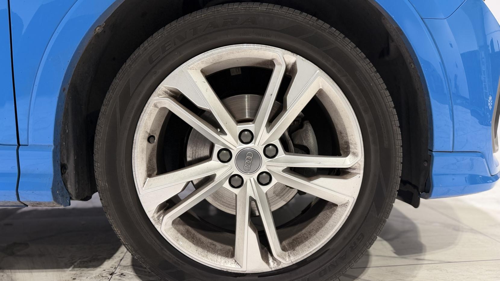 Audi Q3 view 51