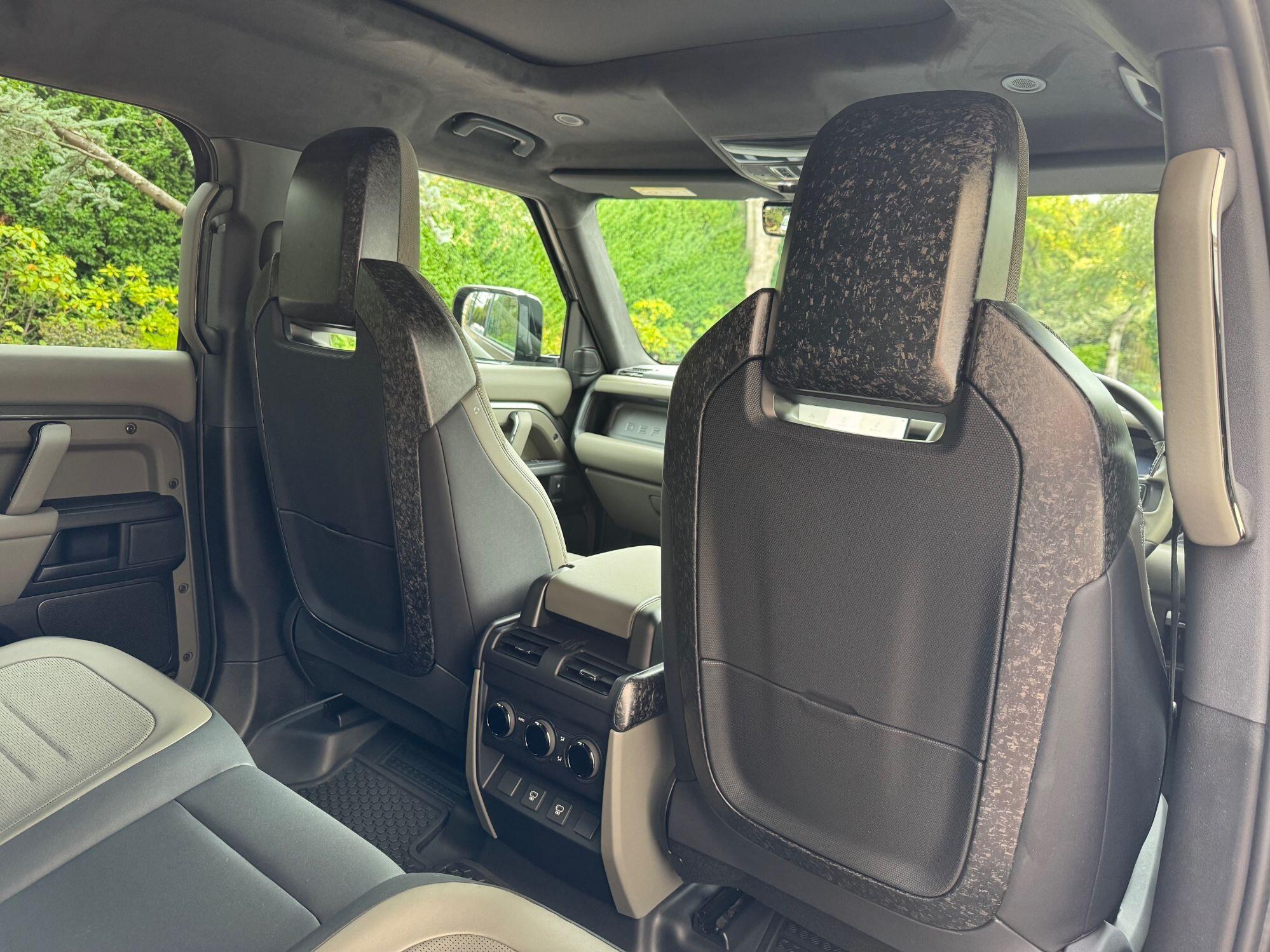 Land Rover Defender 110 view 29