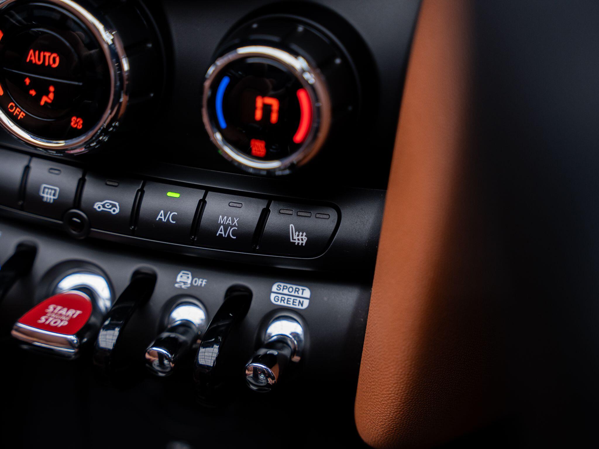 Mini Convertible view 24