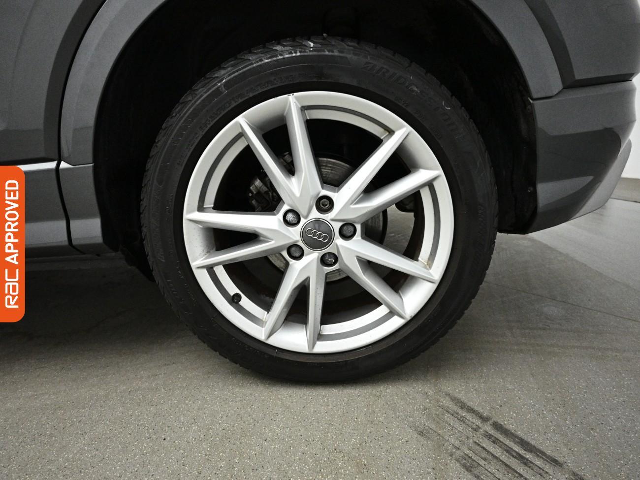 Audi Q2 view 25