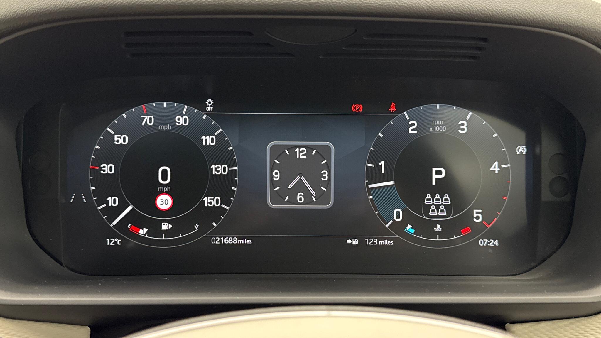 Land Rover Discovery view 16