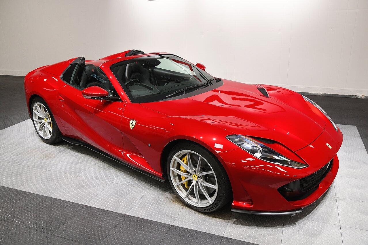 Ferrari 812 view 34