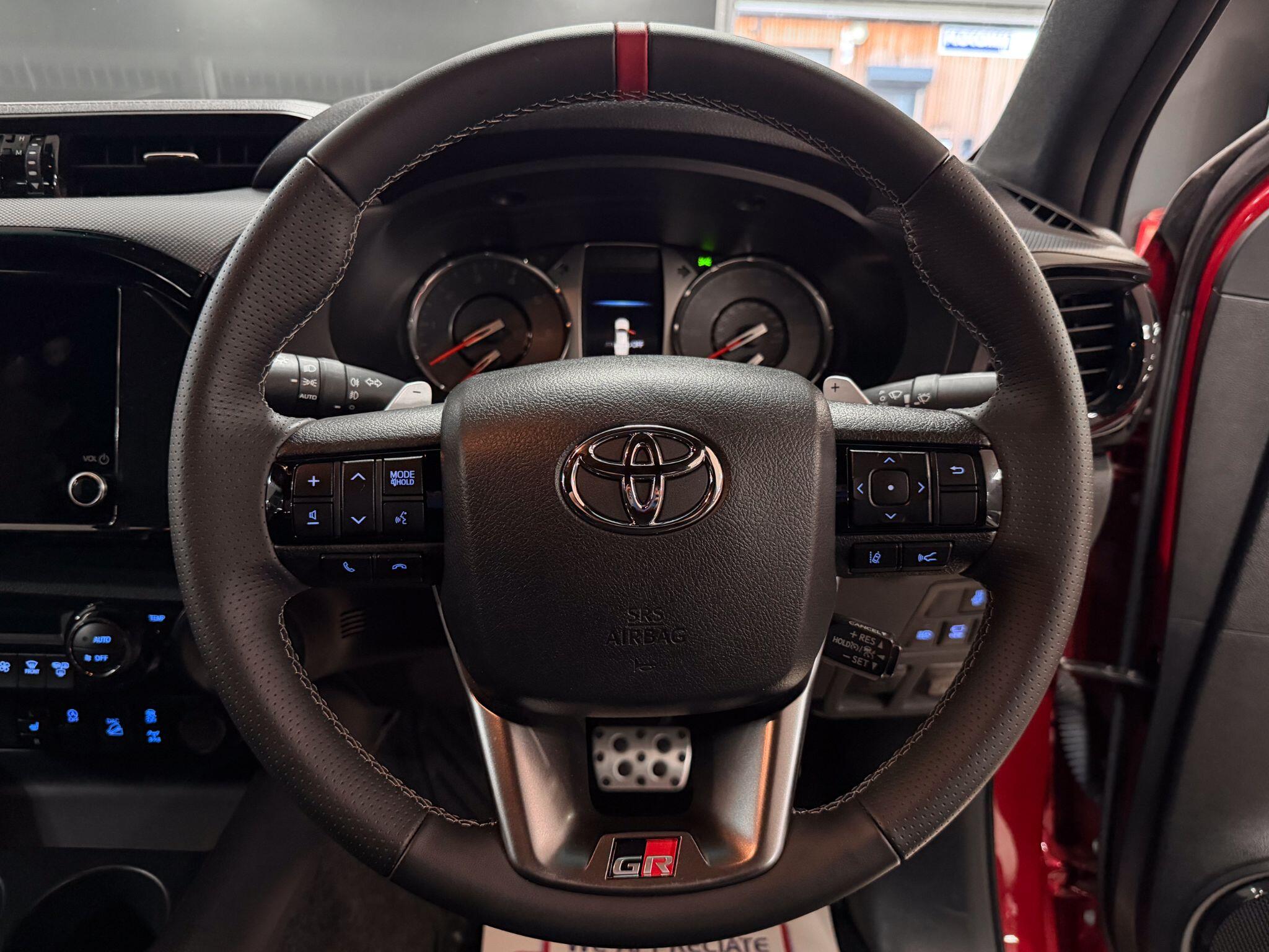 Toyota Hilux view 19