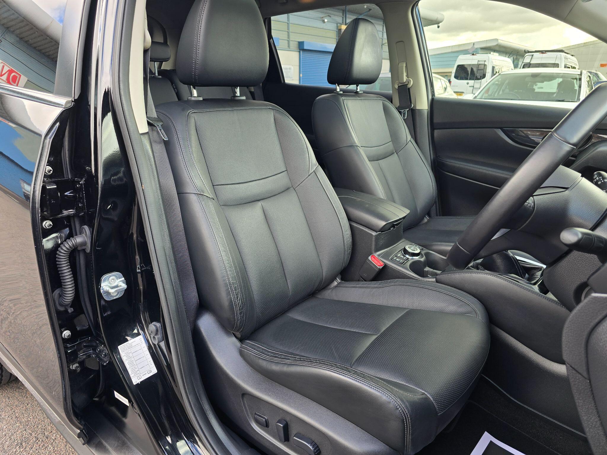 Nissan X-Trail view 3