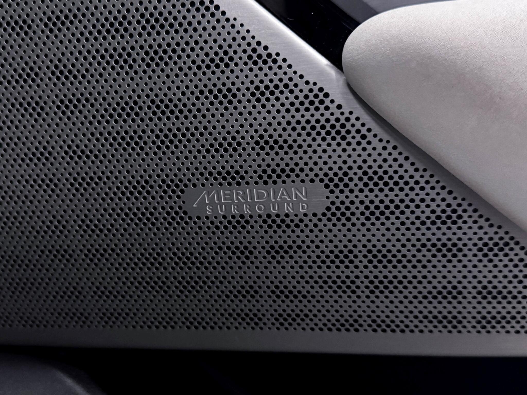 Land Rover Range Rover Velar view 22