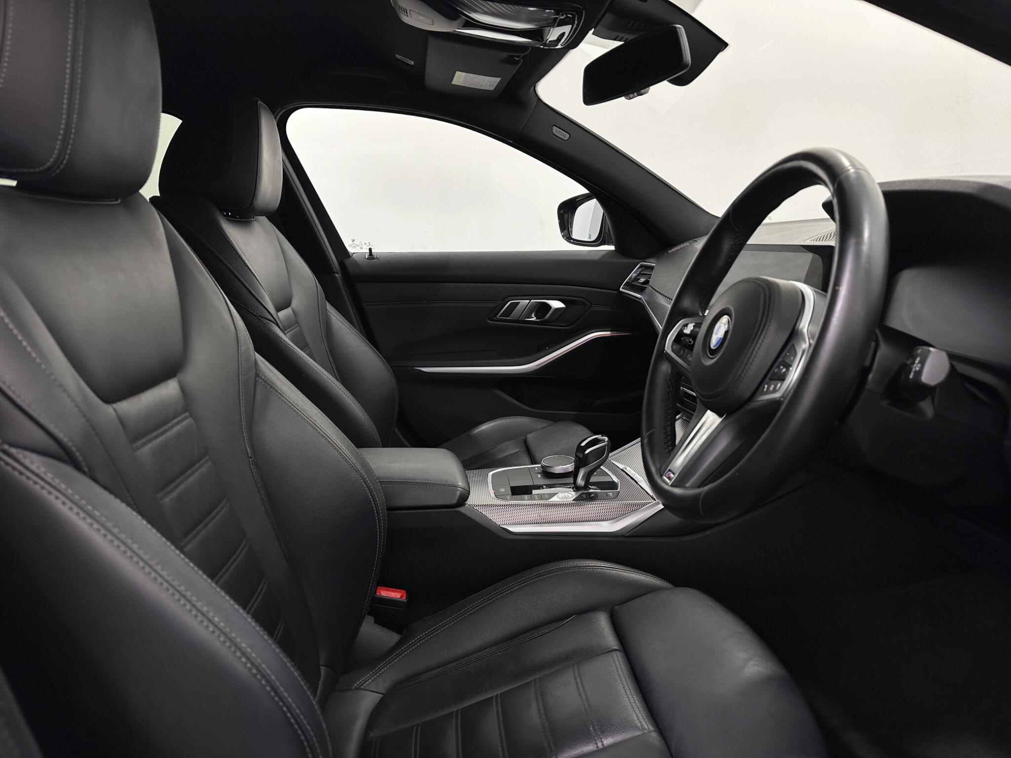 BMW 3 Series view 32