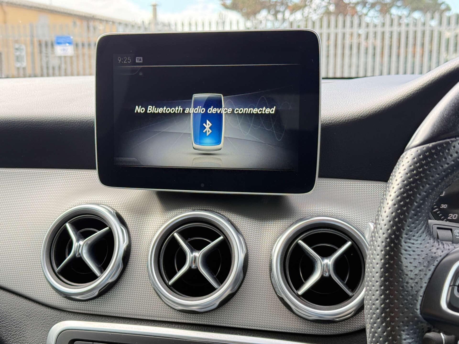 Mercedes-Benz GLA view 54