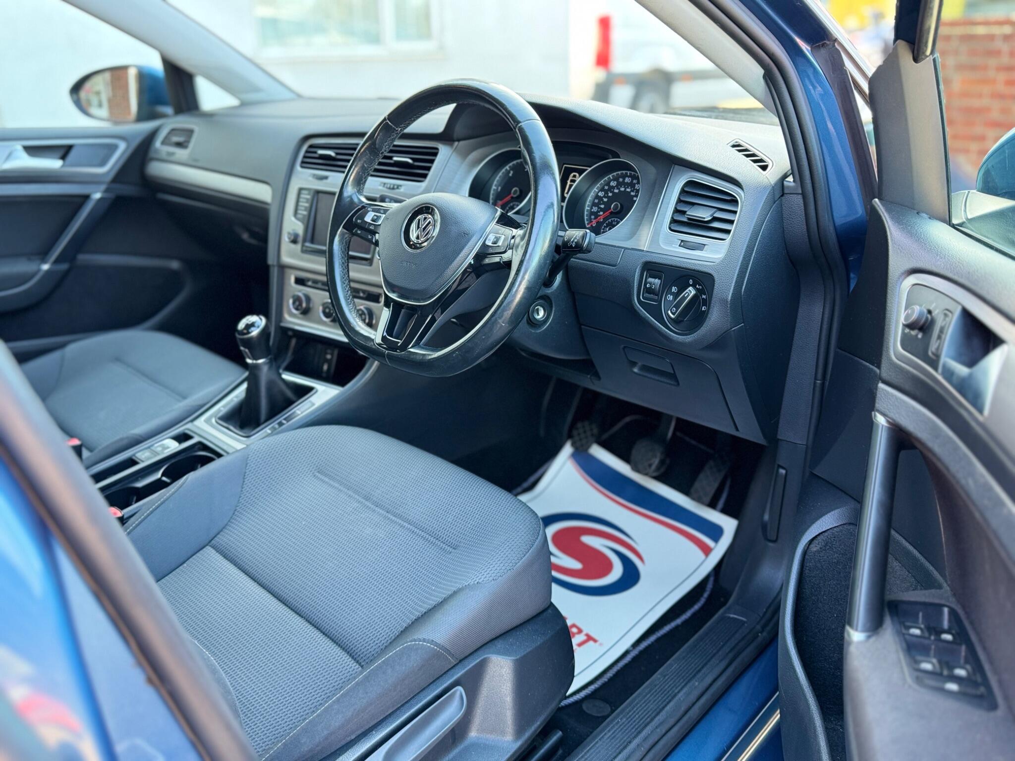 Volkswagen Golf view 12