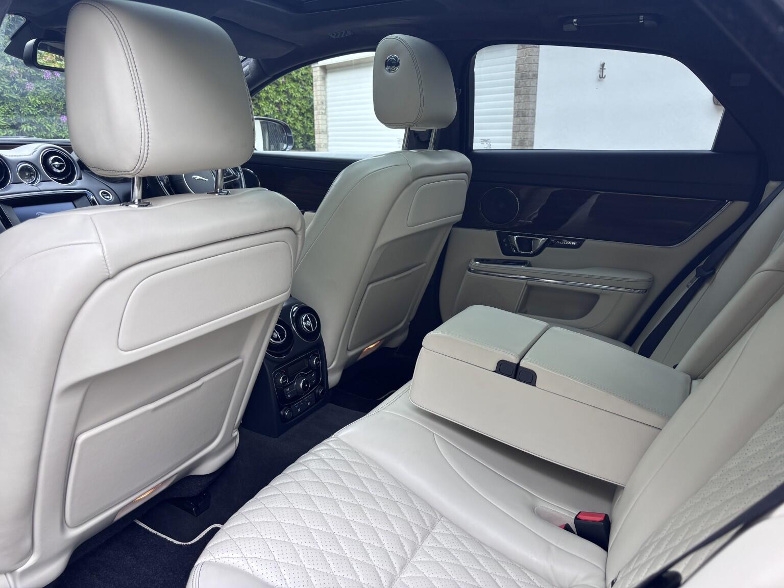 Jaguar XJ view 18