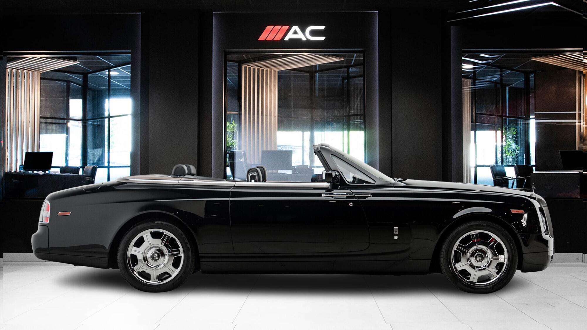 Rolls-Royce Phantom view 5