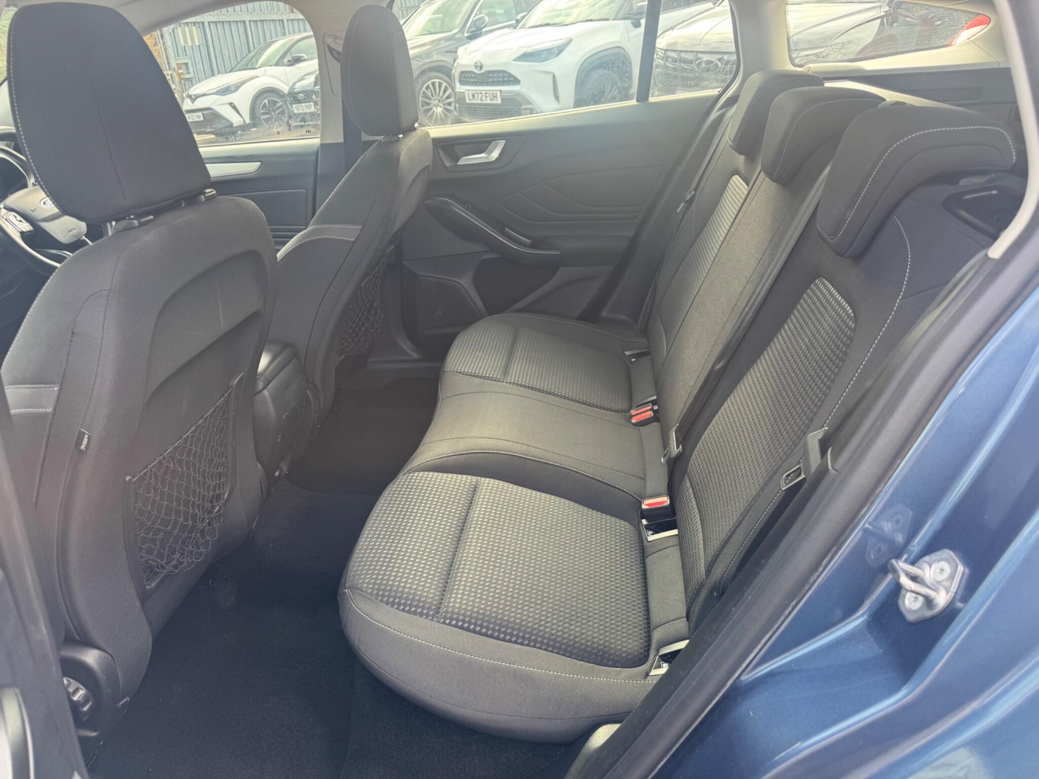 Ford Focus view 11
