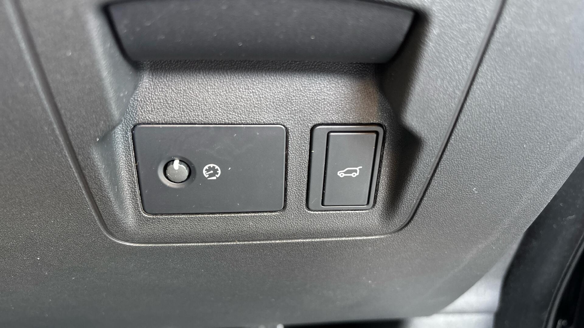 Land Rover Range Rover Velar view 49