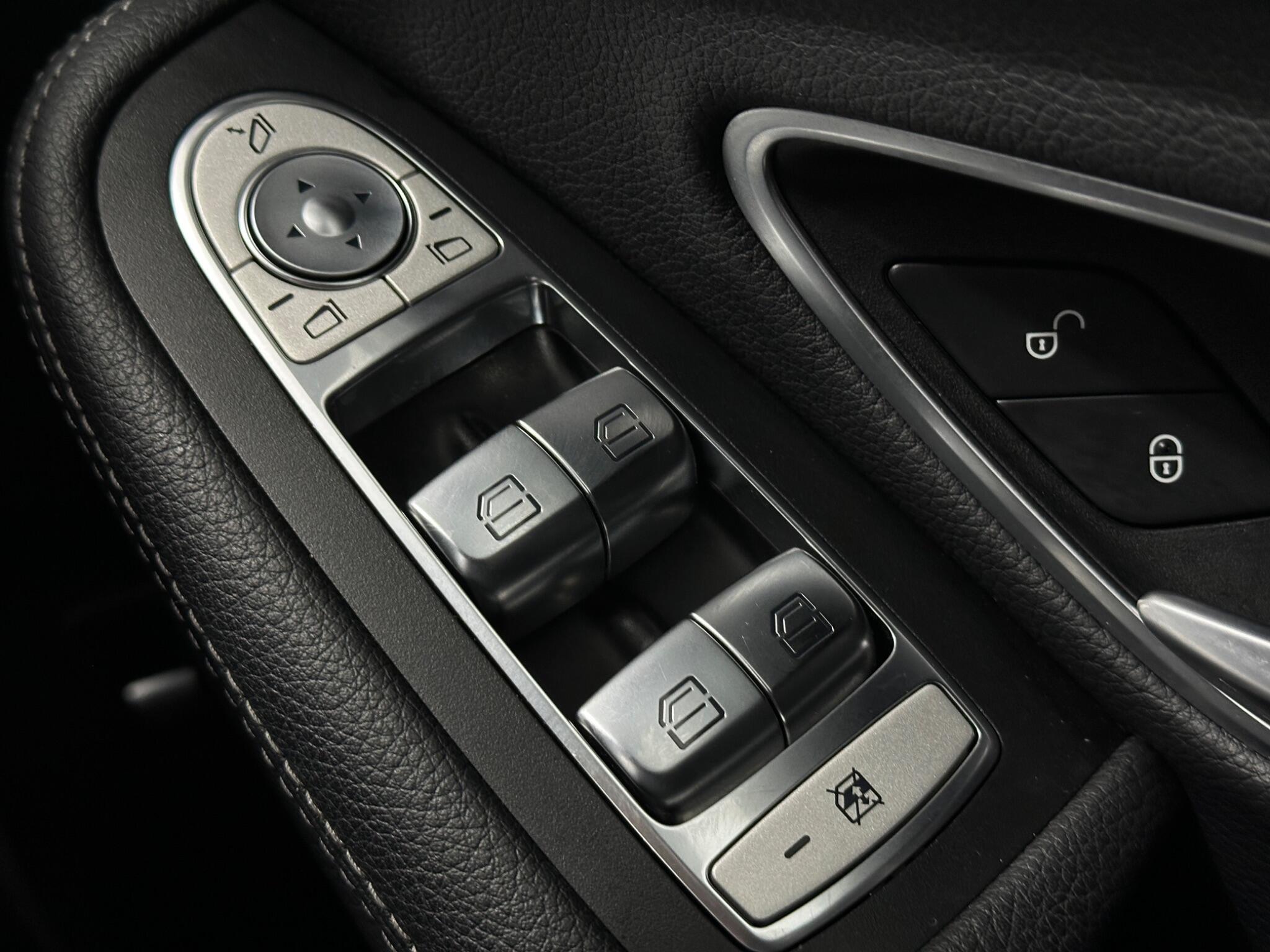 Mercedes-Benz C-Class view 19