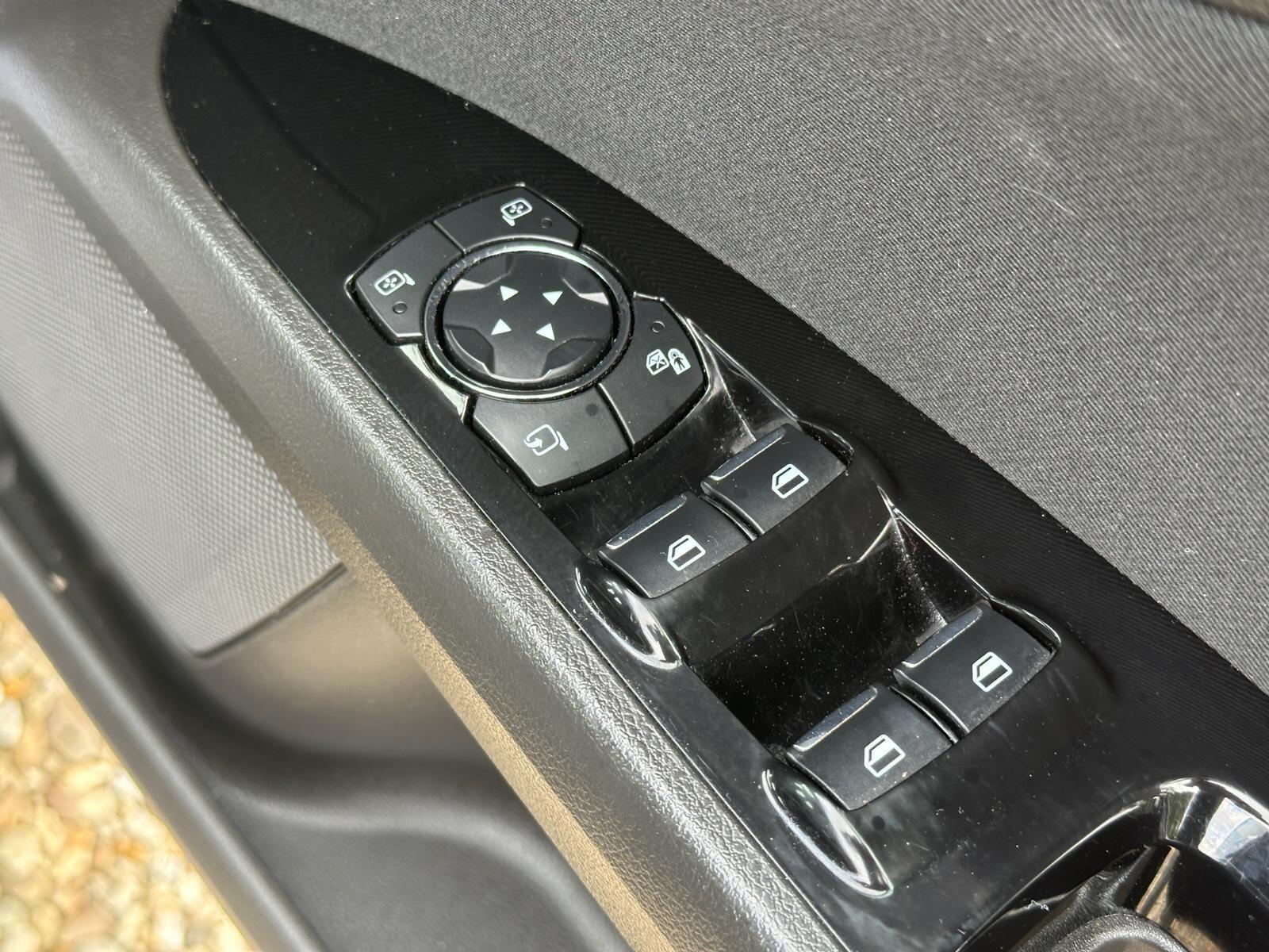 Ford Mondeo view 18