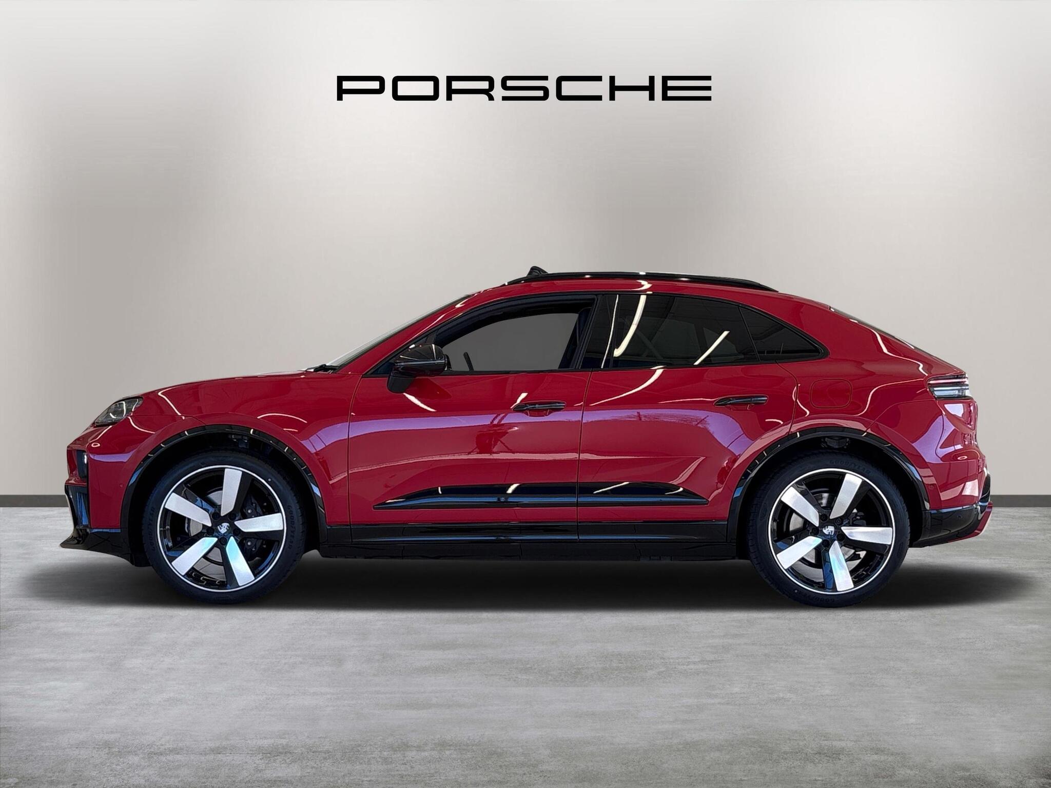 Porsche Macan view 4