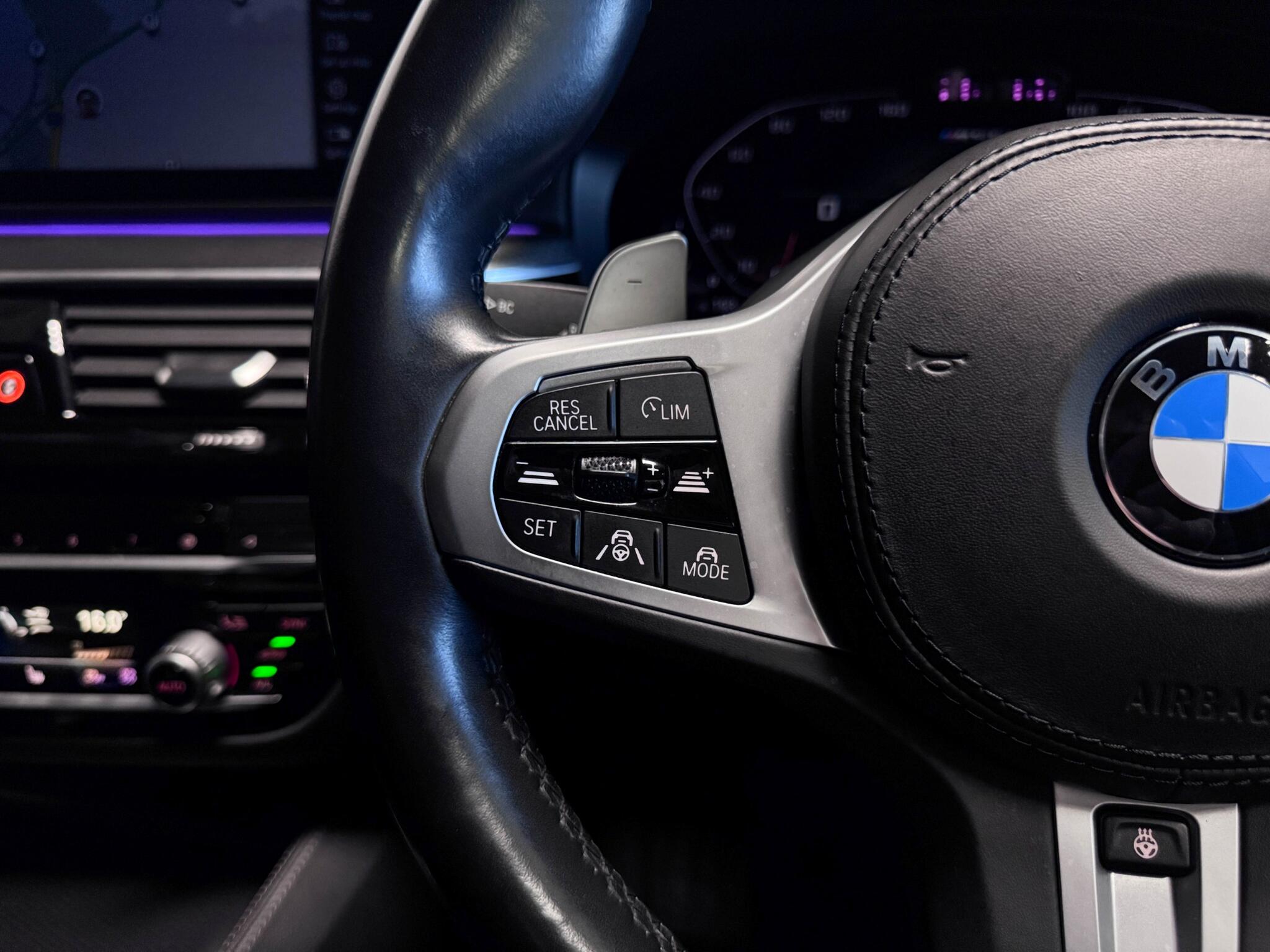 BMW 5 Series view 8