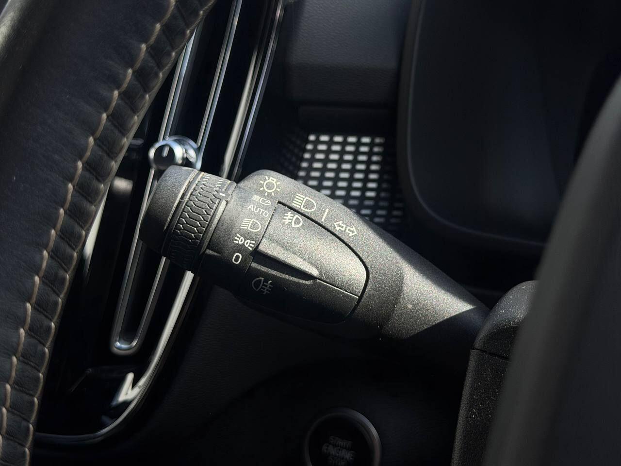 Volvo XC40 view 34