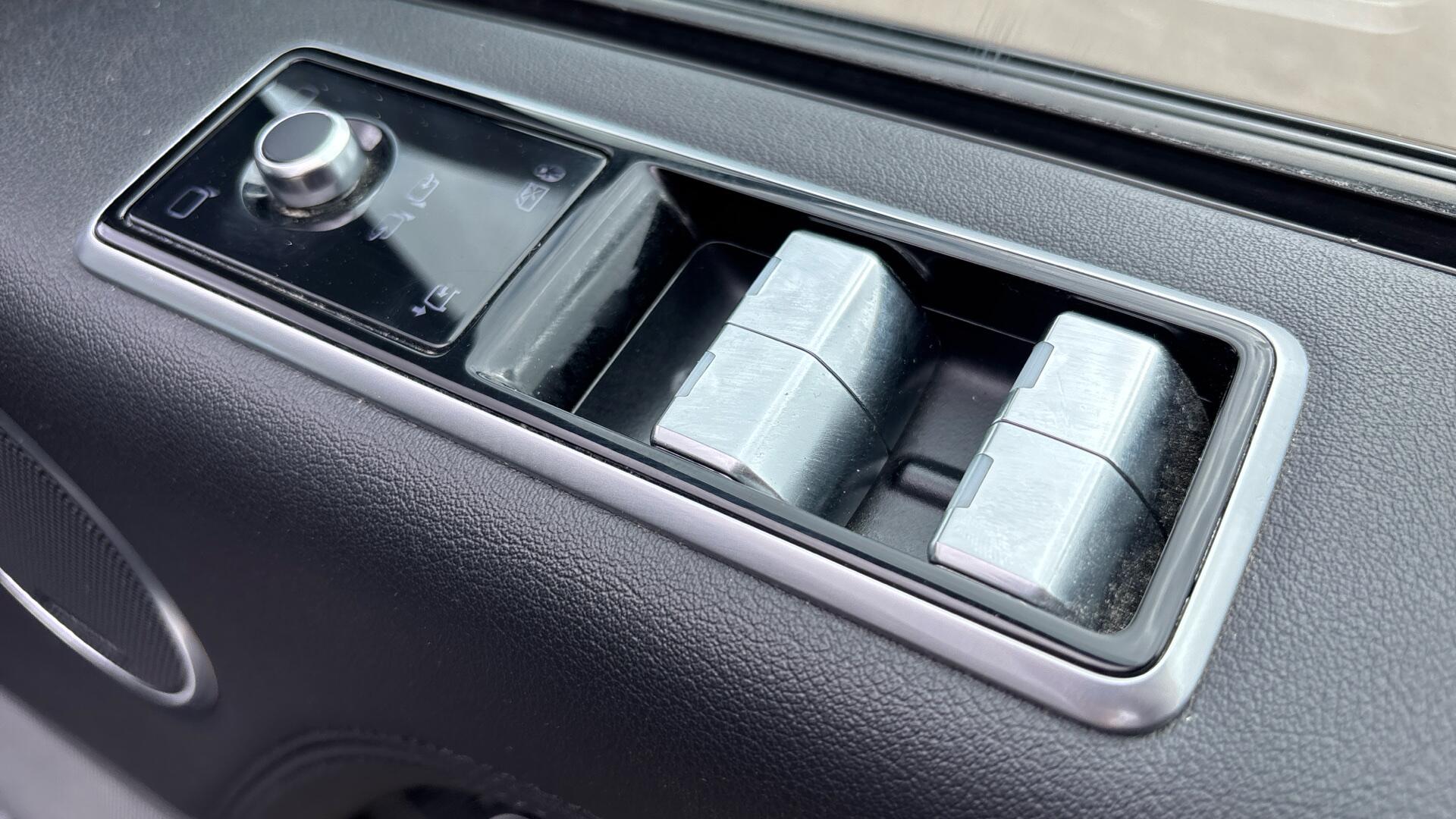 Land Rover Range Rover view 40