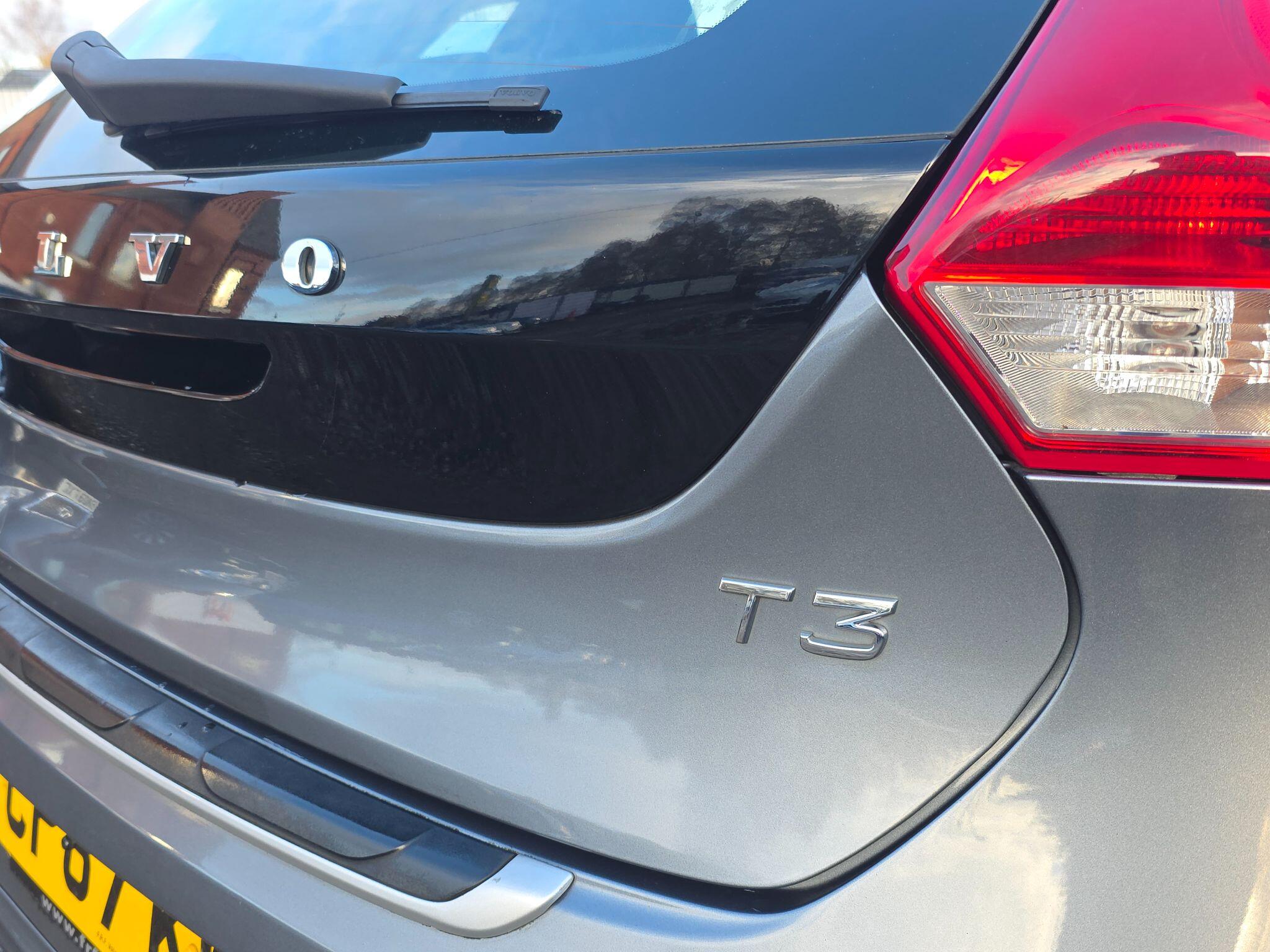 2017 Volvo V40 Cross Country 2.0 T3 Pro Euro 6 (s/s) 5dr • 44,733 miles image 81