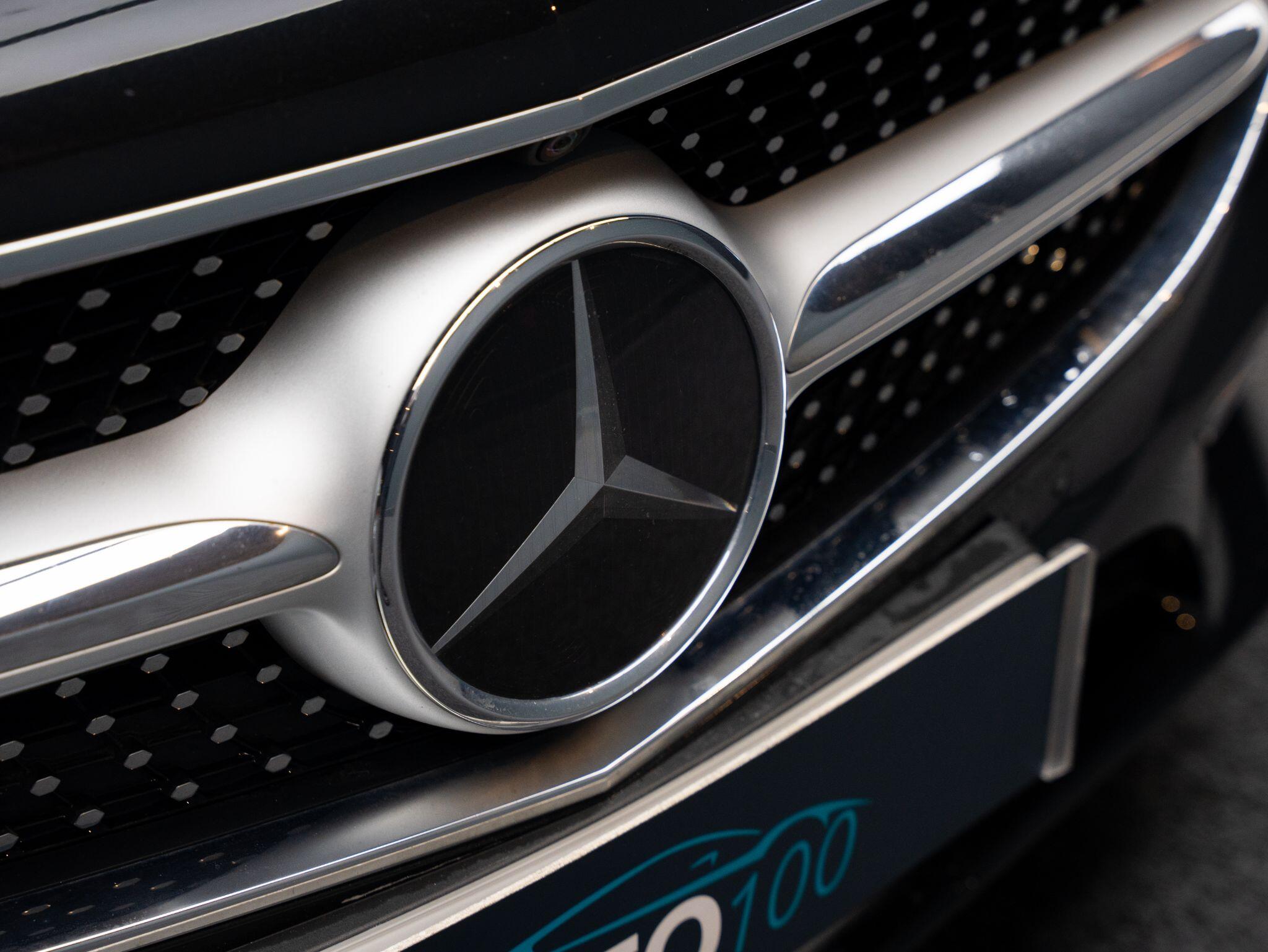Mercedes-Benz S-Class view 24