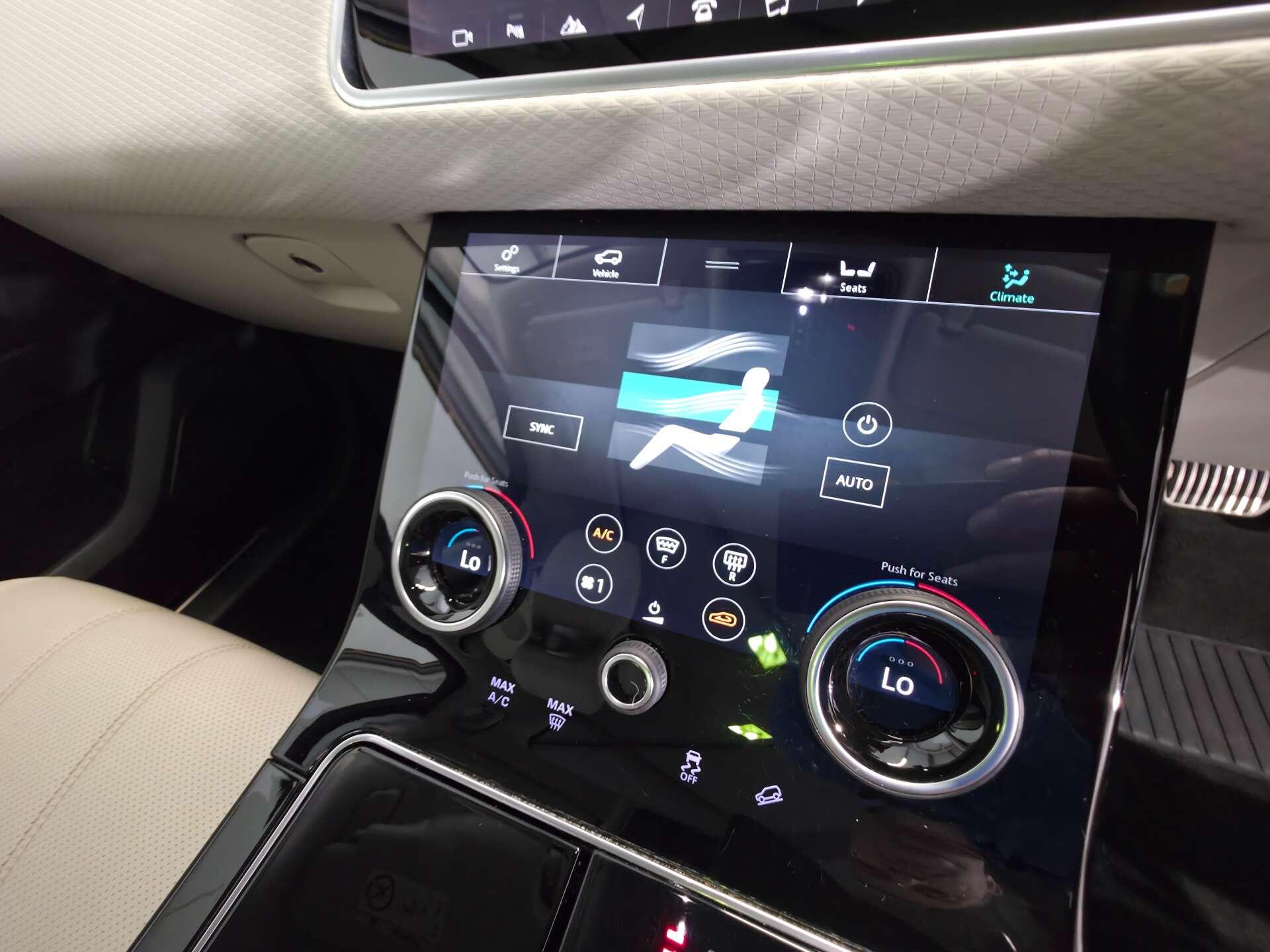 Land Rover Range Rover Velar view 35
