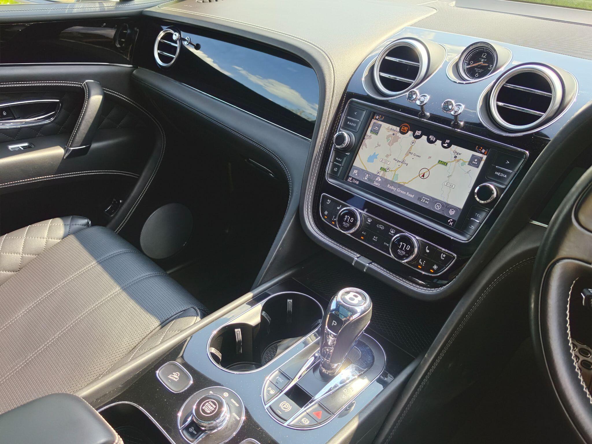 Bentley Bentayga view 7