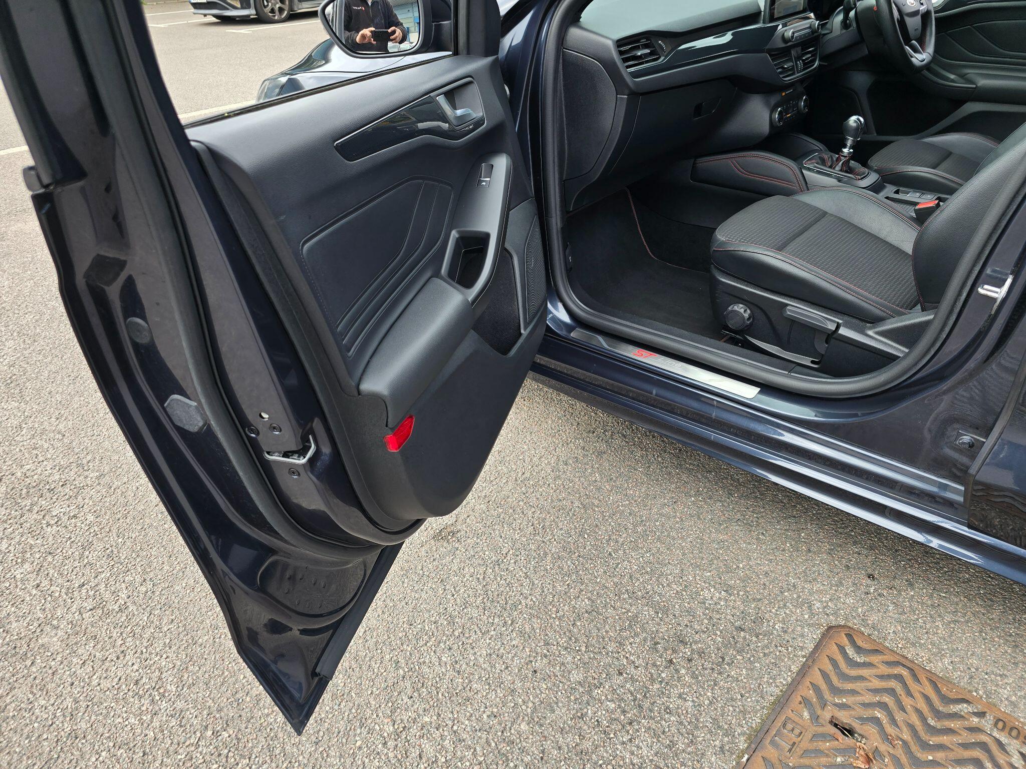 Ford Focus view 46