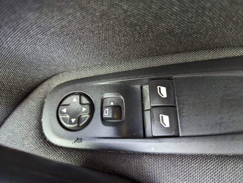 2014 Peugeot 308 1.6 THP Access Euro 5 5dr • 46,823 miles image 25