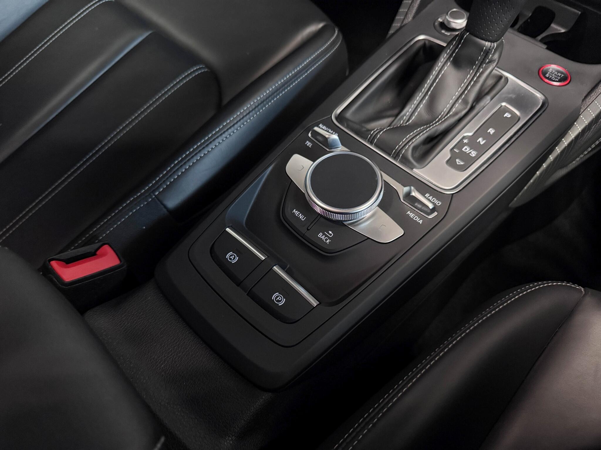Audi SQ2 view 33