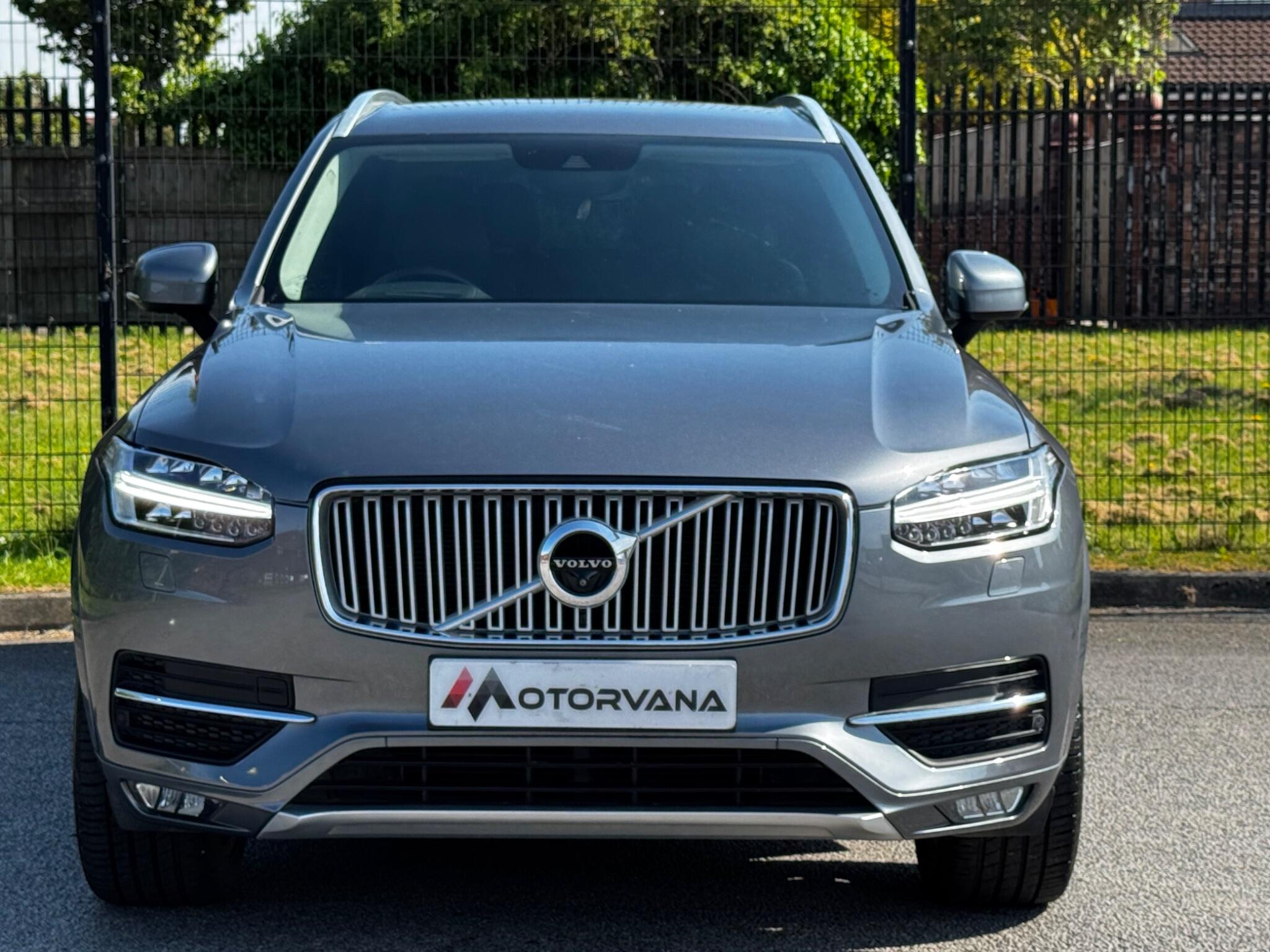 Volvo XC90 view 2