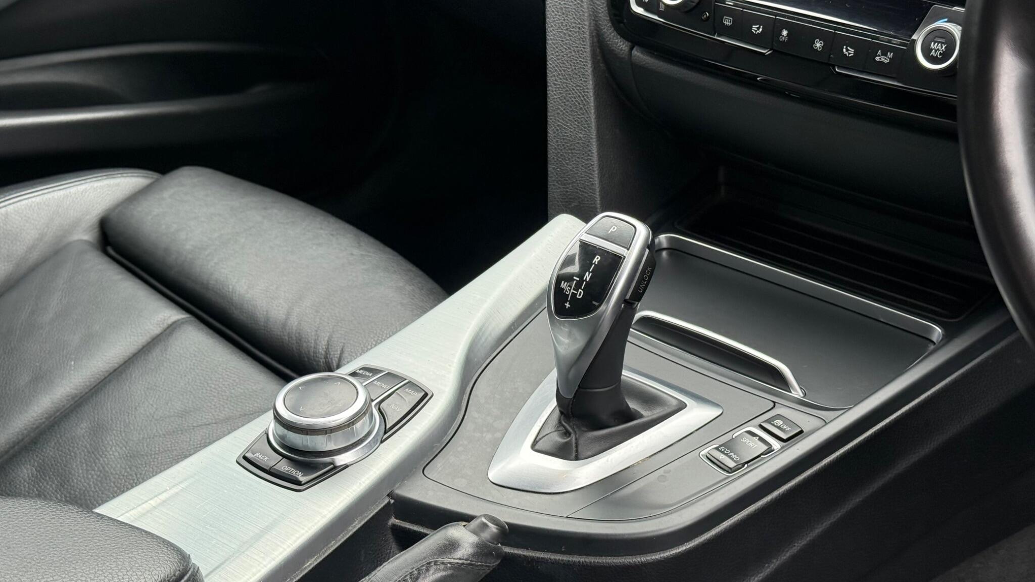 BMW 3 Series view 25
