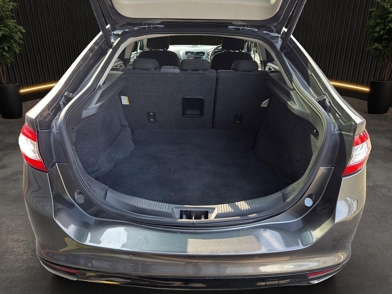 Ford Mondeo view 26