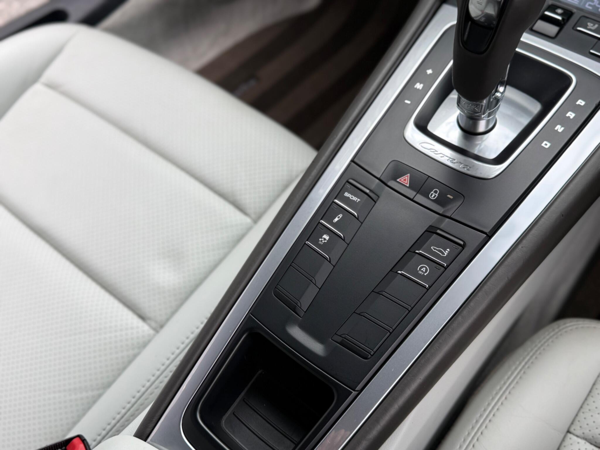 Porsche 911 view 60