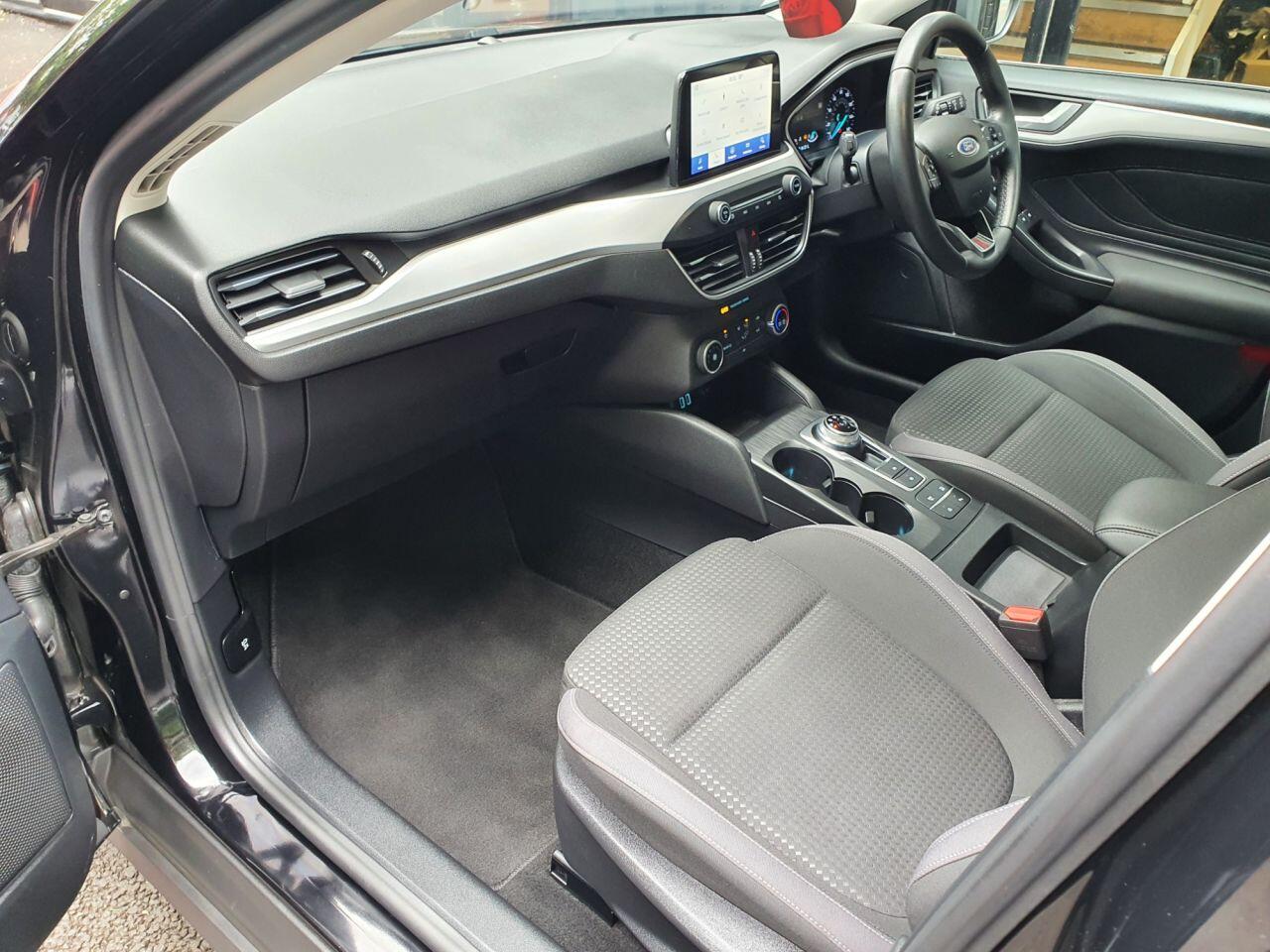 Ford Focus view 28