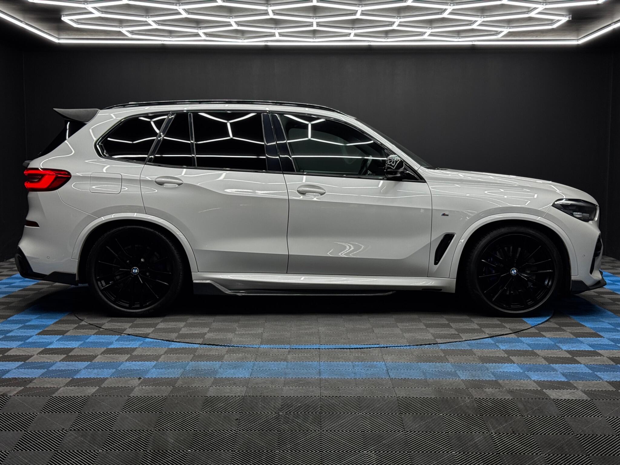 BMW X5 view 4