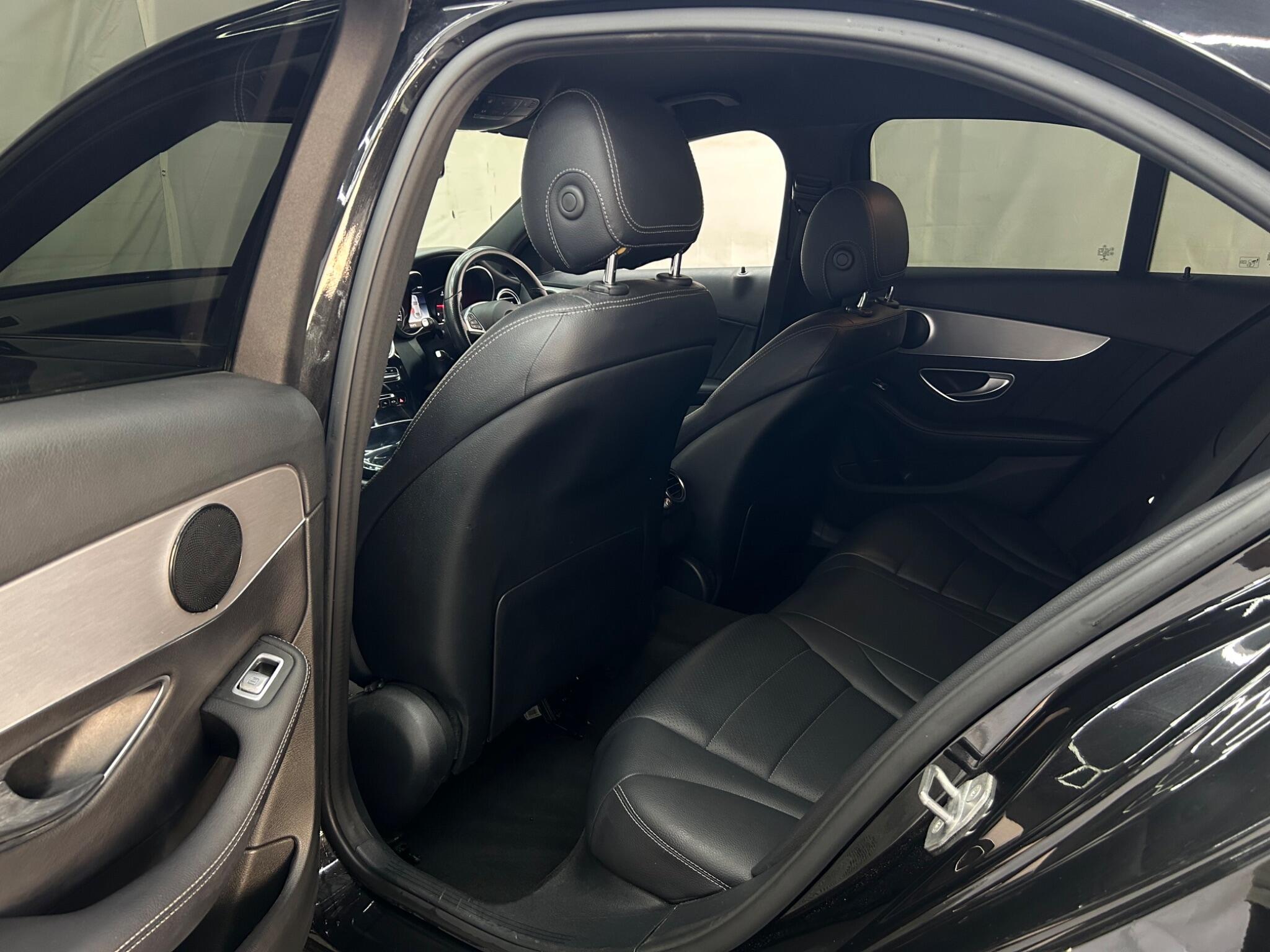 Mercedes-Benz C-Class view 23