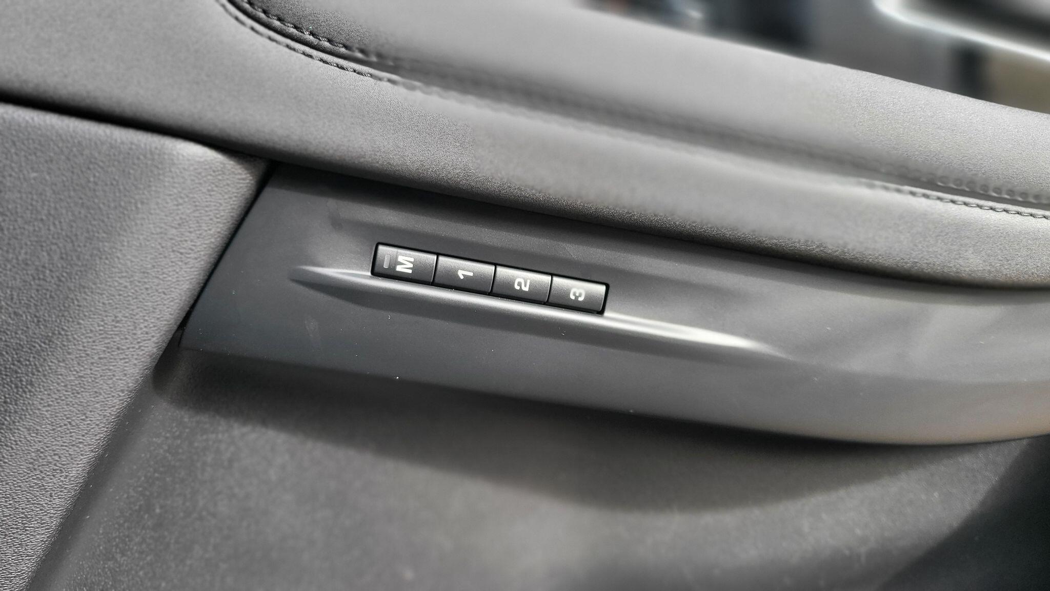 Land Rover Discovery Sport view 27