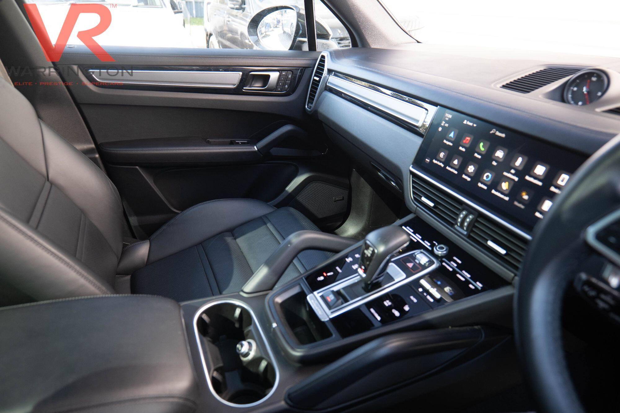 Porsche Cayenne view 25