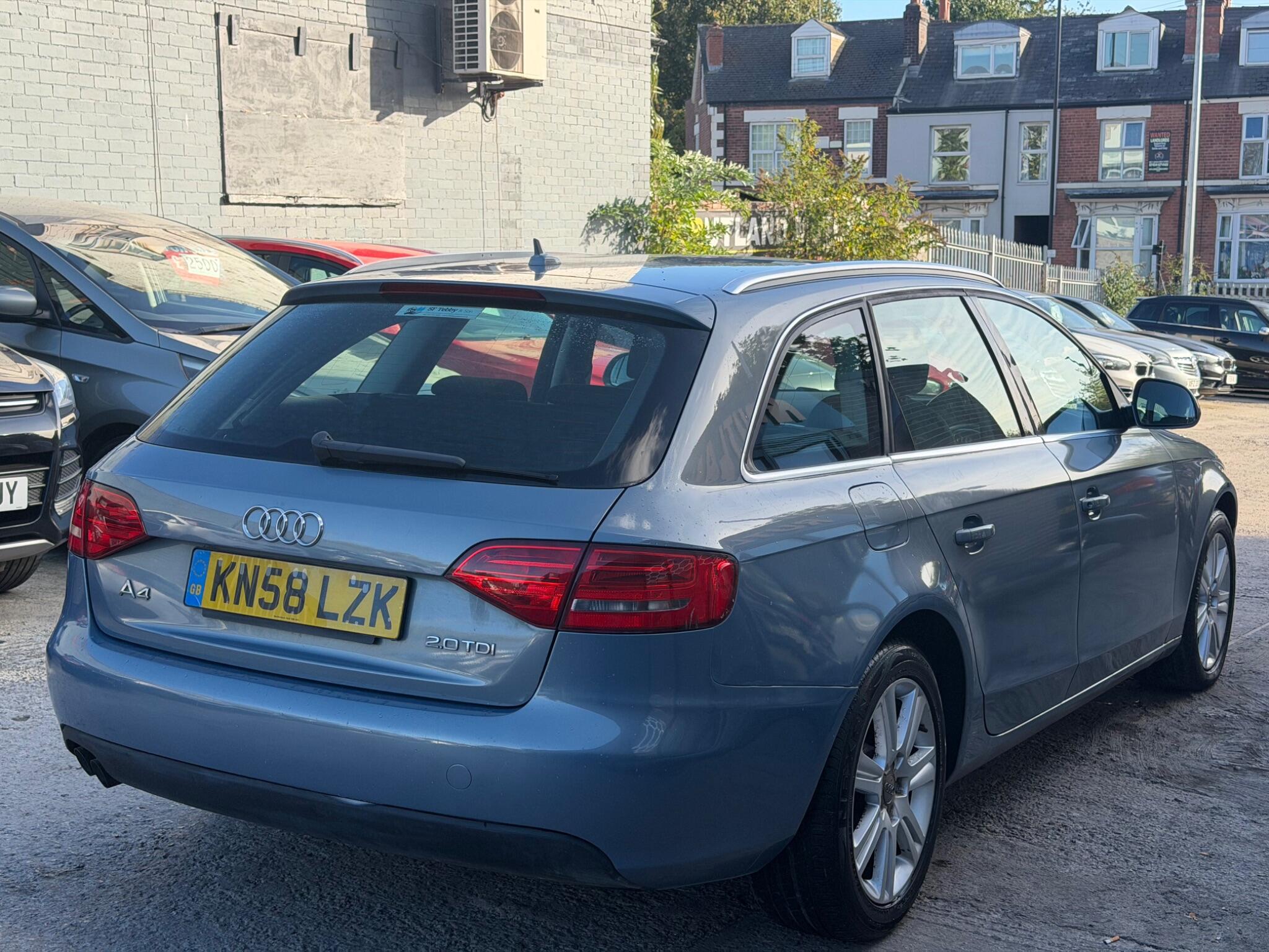 Audi A4 view 4
