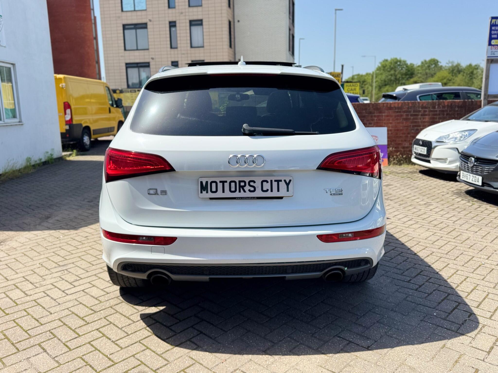 Audi Q5 view 9