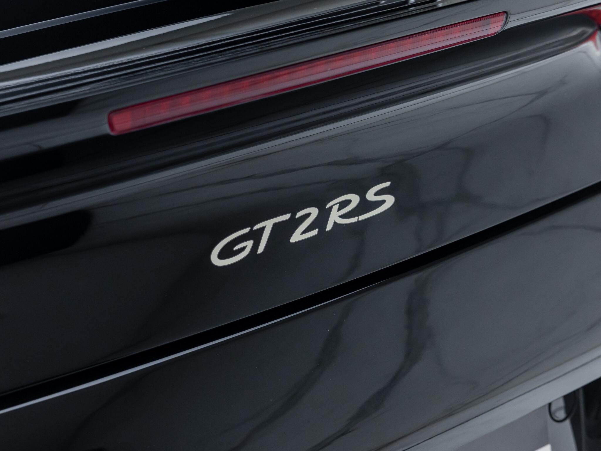 Porsche 911 view 40