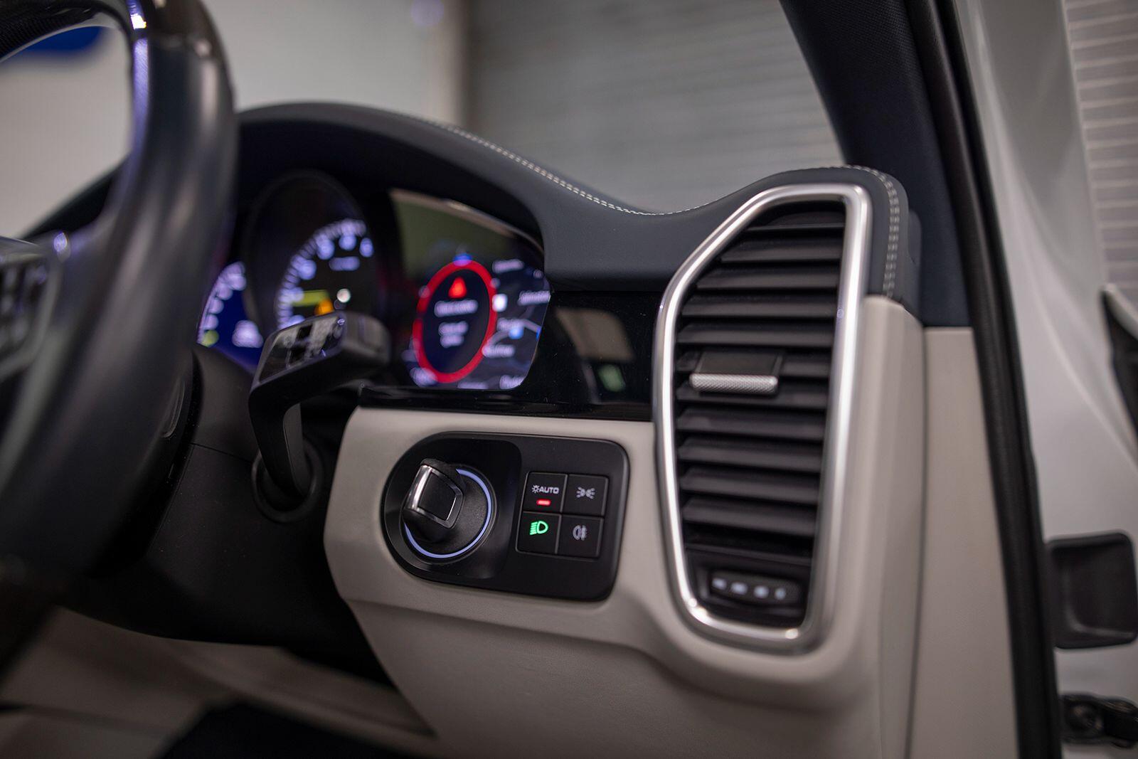 Porsche Cayenne view 24