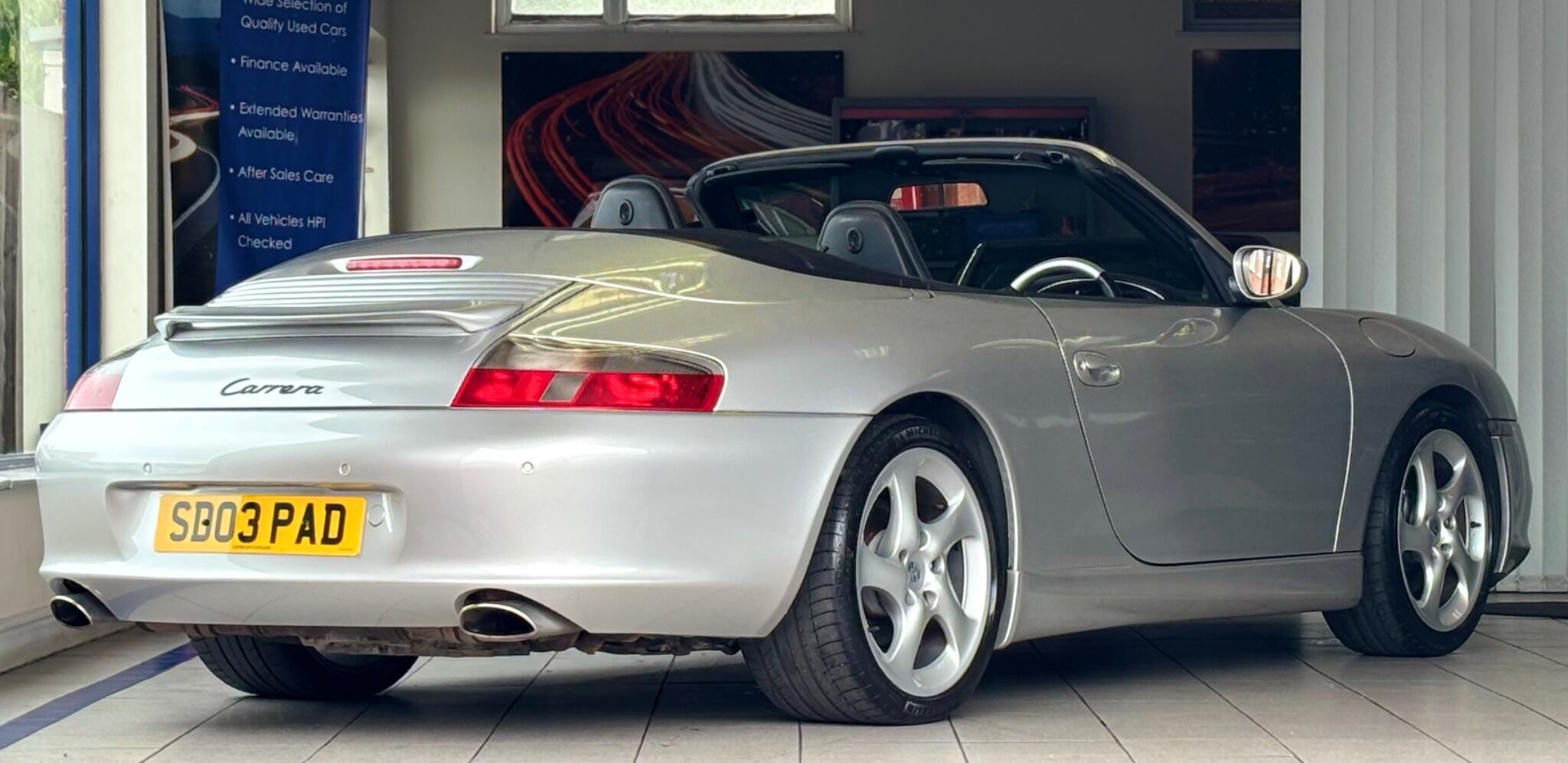 Porsche 911 view 11