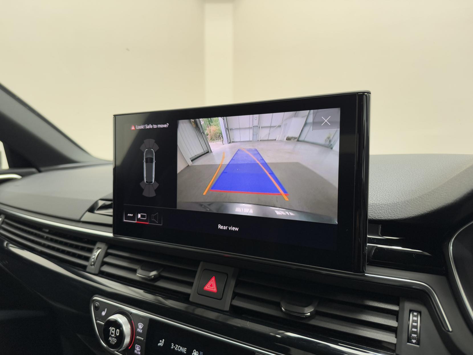 Audi A4 Avant view 22