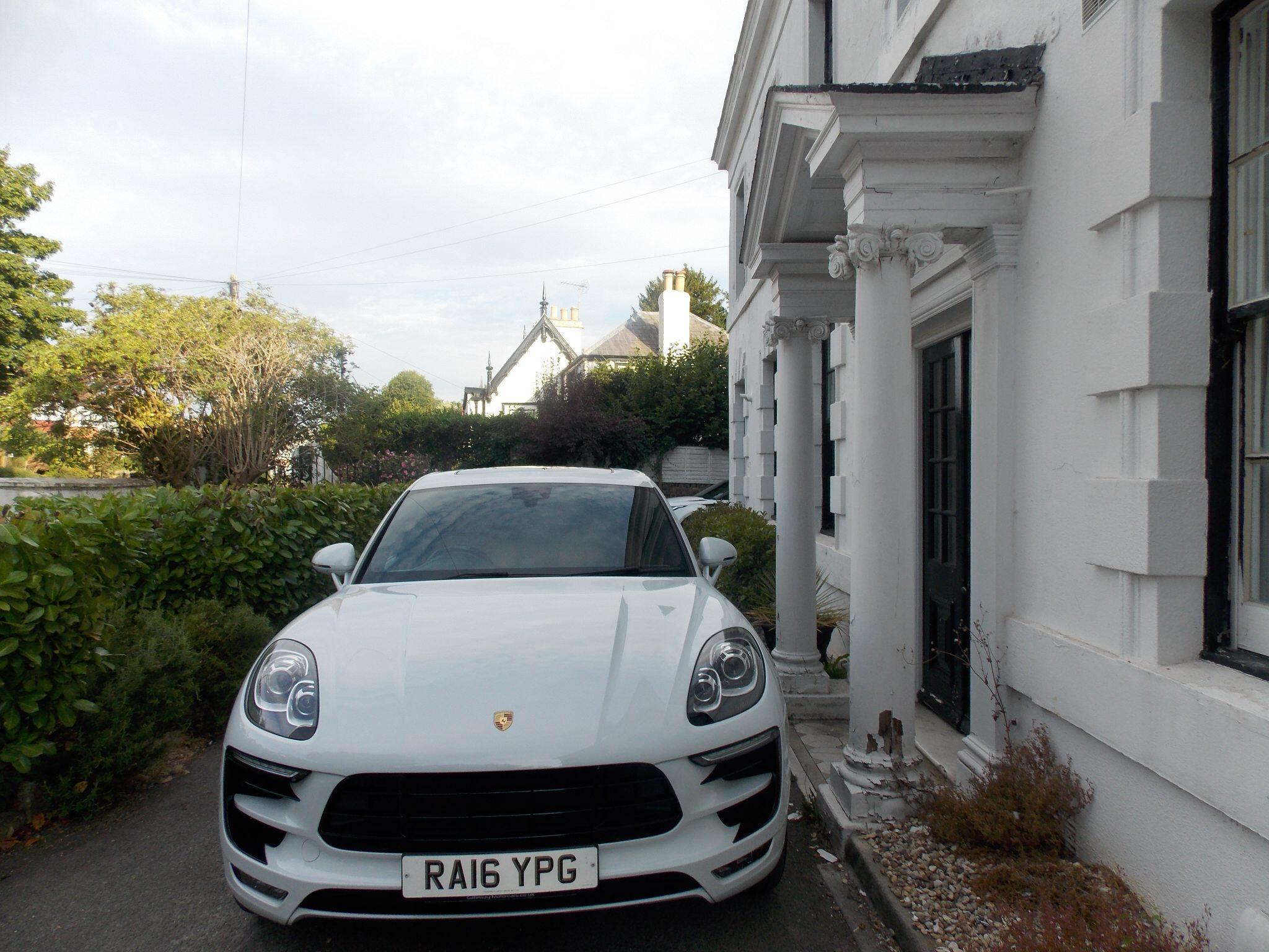 Porsche Macan view 13