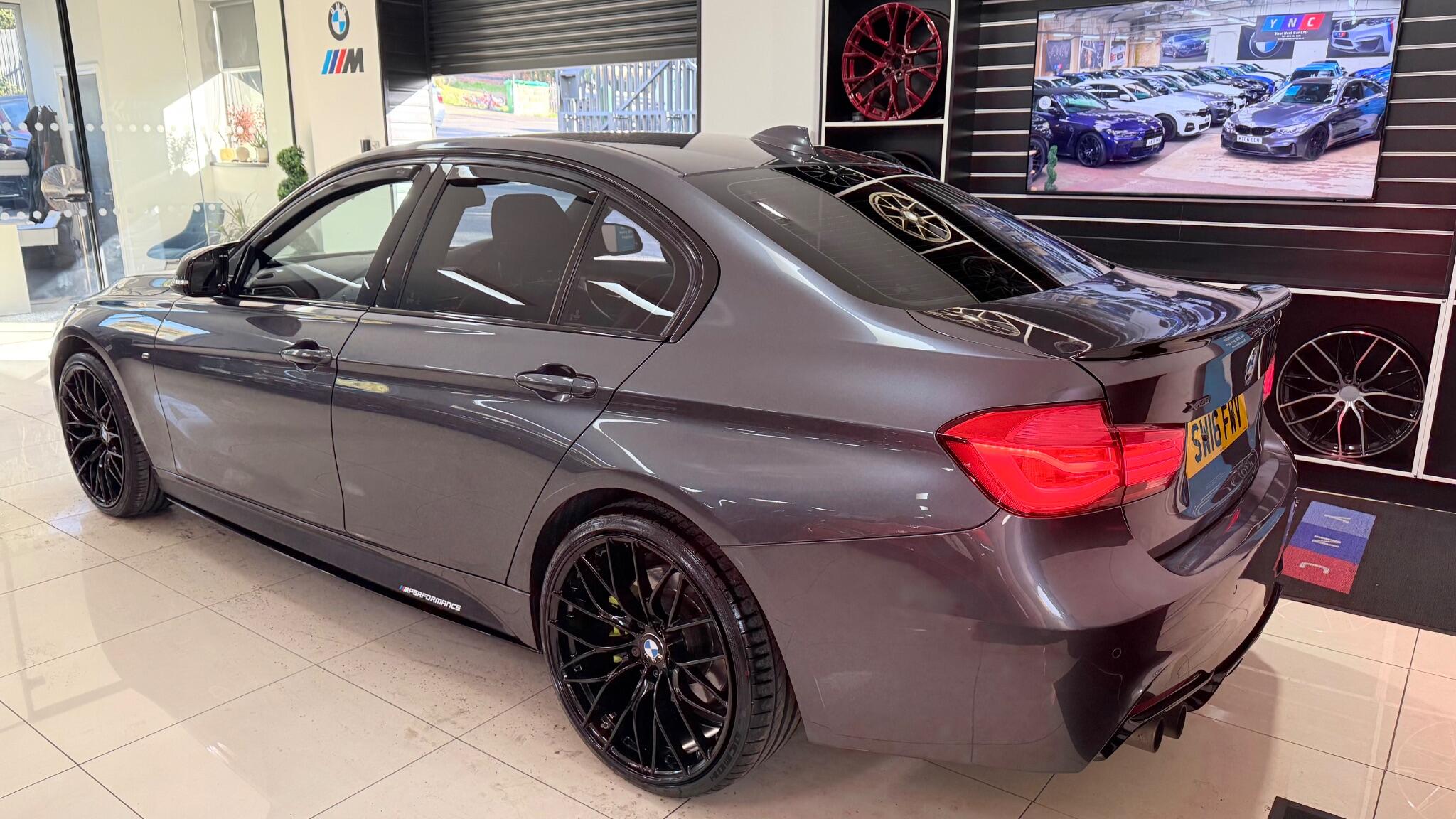 BMW 3 Series view 32
