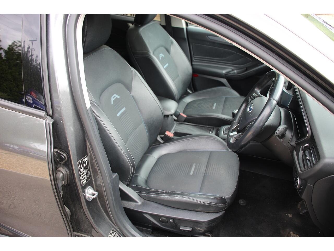 Ford Focus view 11