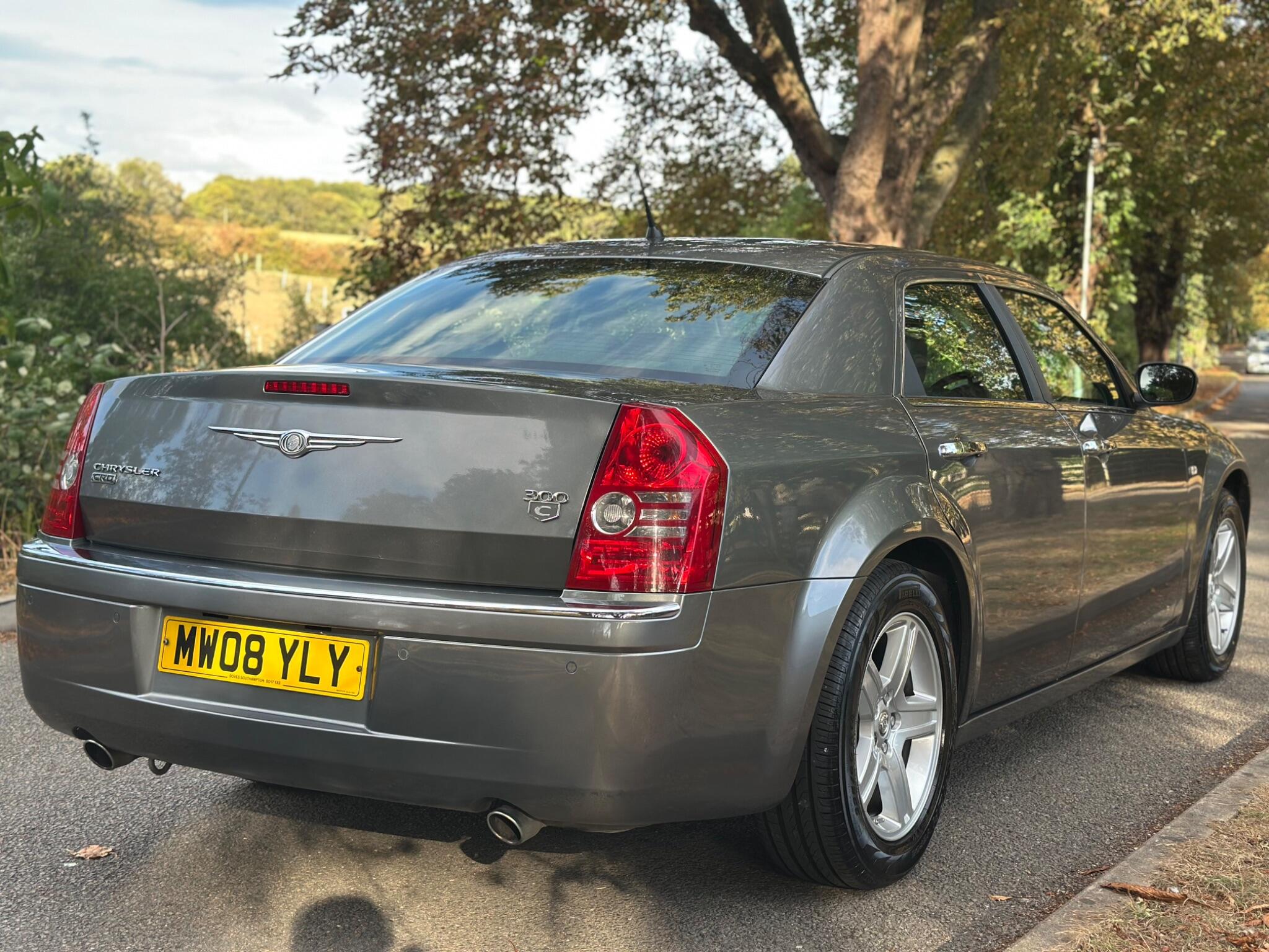 2008 Chrysler 300C image 17